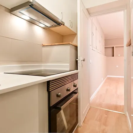 Outdoor Patio Newly Renovated Apartment