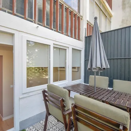 Apartment Outdoor Patio Newly Renovated *