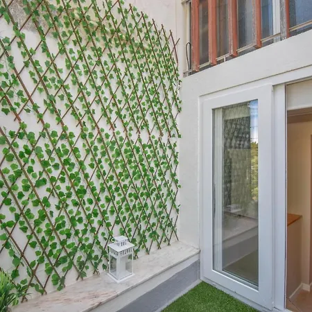 Apartman Outdoor Patio Newly Renovated