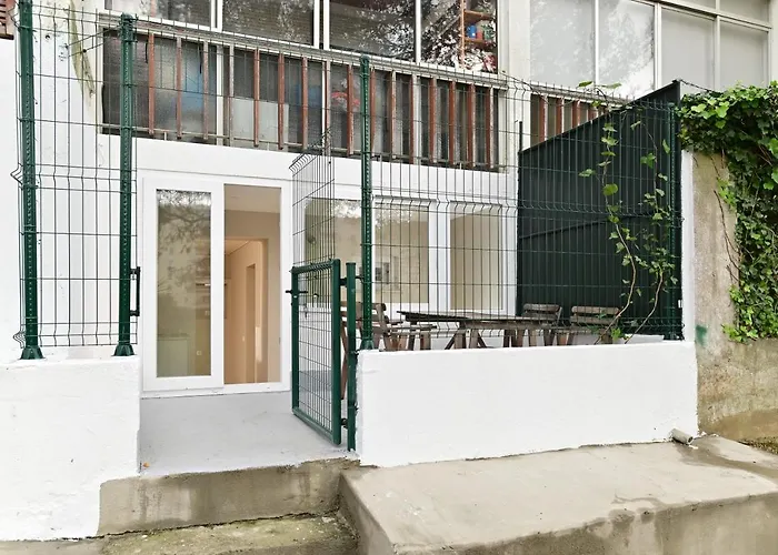 Outdoor Patio Newly Renovated Cascais