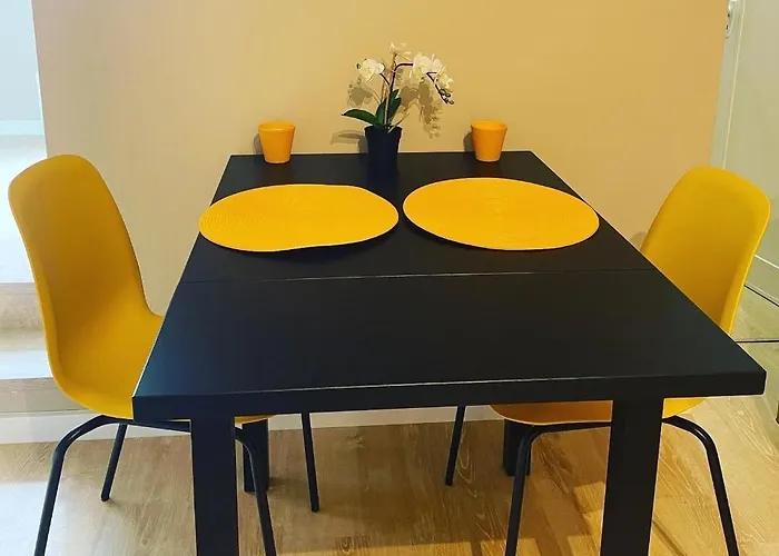 Outdoor Patio Newly Renovated Daire *