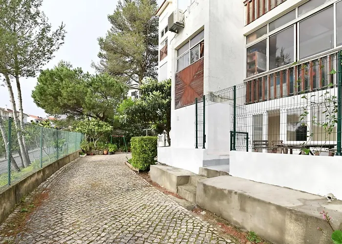 Outdoor Patio Newly Renovated Daire *