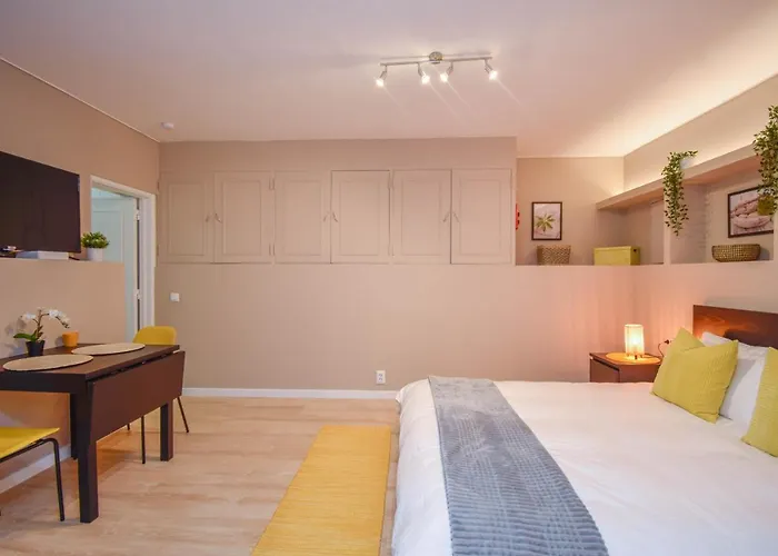 Daire Outdoor Patio Newly Renovated *