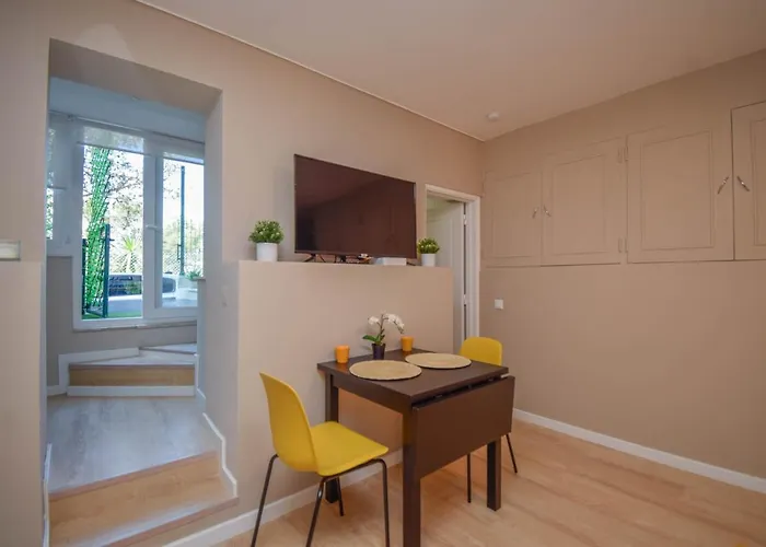 Outdoor Patio Newly Renovated Daire Cascais